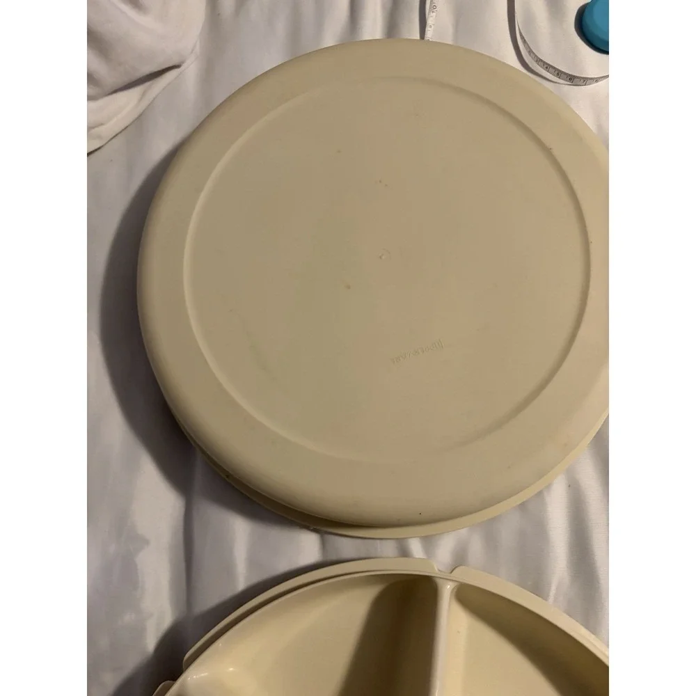 Tupperware Beige‎ Round Plastic Serving Tray 6 Compartments